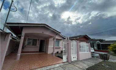 SE VENDE CASA EN ARRAIJAN URB. EL EDEN CON 3 HABITACIONES Y PATIO