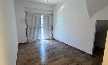 Casa en alquiler en Ramos Mejia Sur