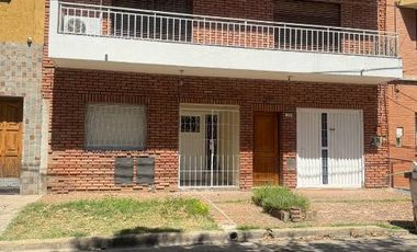 Casa en alquiler en Ramos Mejia Sur