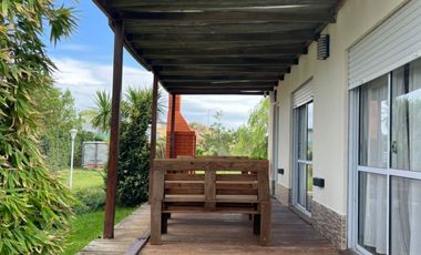 Casa en venta c/ cochera en Balneario Pehuen Co