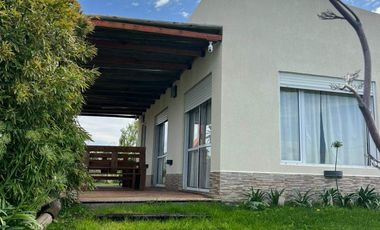 Casa en venta c/ cochera en Balneario Pehuen Co