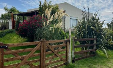 Casa en venta c/ cochera en Balneario Pehuen Co