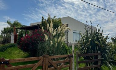 Casa en venta c/ cochera en Balneario Pehuen Co