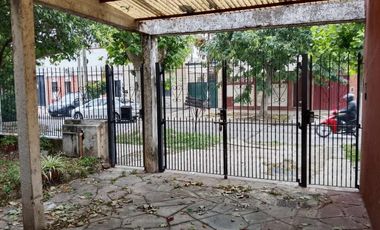 VENTA CASA 7 AMBIENTES. SARANDÍ. TERRAZA Y JARDIN