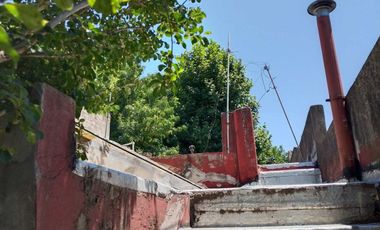 VENTA CASA 7 AMBIENTES. SARANDÍ. TERRAZA Y JARDIN