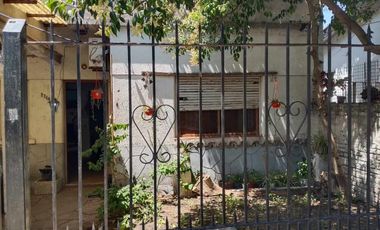 VENTA CASA 7 AMBIENTES. SARANDÍ. TERRAZA Y JARDIN