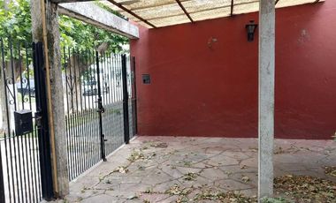 VENTA CASA 7 AMBIENTES. SARANDÍ. TERRAZA Y JARDIN