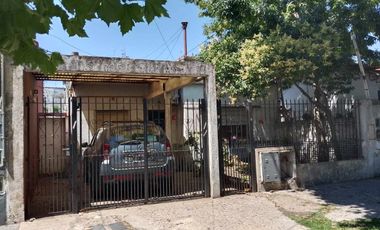 VENTA CASA 7 AMBIENTES. SARANDÍ. TERRAZA Y JARDIN