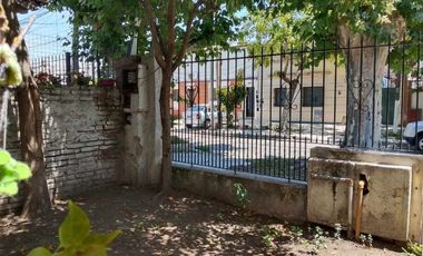 VENTA CASA 7 AMBIENTES. SARANDÍ. TERRAZA Y JARDIN