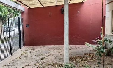 VENTA CASA 7 AMBIENTES. SARANDÍ. TERRAZA Y JARDIN