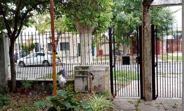 VENTA CASA 7 AMBIENTES. SARANDÍ. TERRAZA Y JARDIN