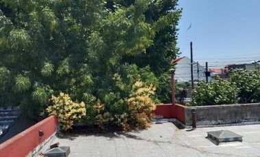 VENTA CASA 7 AMBIENTES. SARANDÍ. TERRAZA Y JARDIN