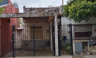 VENTA CASA 7 AMBIENTES. SARANDÍ. TERRAZA Y JARDIN