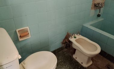 VENTA CASA 7 AMBIENTES. SARANDÍ. TERRAZA Y JARDIN