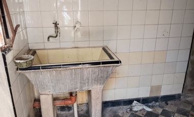 VENTA CASA 7 AMBIENTES. SARANDÍ. TERRAZA Y JARDIN