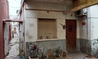 VENTA CASA 7 AMBIENTES. SARANDÍ. TERRAZA Y JARDIN