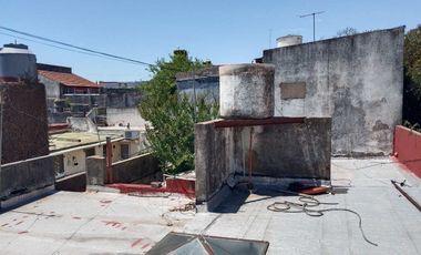 VENTA CASA 7 AMBIENTES. SARANDÍ. TERRAZA Y JARDIN