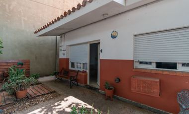 CASA EN VENTA GRANADERO BAIGORRIA 2 DORMITORIOS