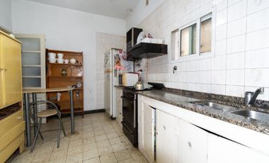 CASA EN VENTA GRANADERO BAIGORRIA 2 DORMITORIOS