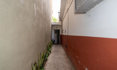 CASA EN VENTA GRANADERO BAIGORRIA 2 DORMITORIOS