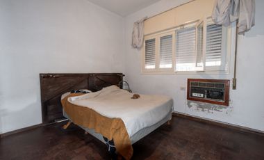 CASA EN VENTA GRANADERO BAIGORRIA 2 DORMITORIOS