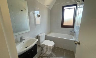 Casa en Arriendo en AVDA RAUQUEN