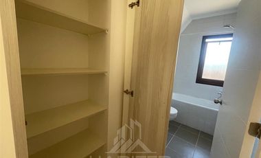 Casa en Arriendo en AVDA RAUQUEN