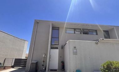 CASA DE TRES PISO CONDOMINIO CASATERRA VALLE LO CAMPINO