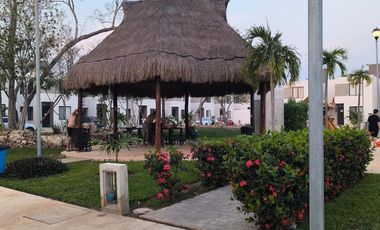 Casa en Fraccionamiento Privado, Piscina grande en Mérida