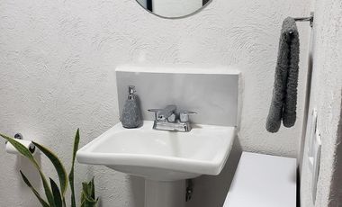 Casa en Fraccionamiento Privado, Piscina grande en Mérida