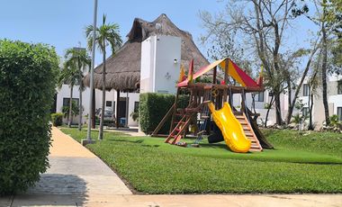 Casa en Fraccionamiento Privado, Piscina grande en Mérida