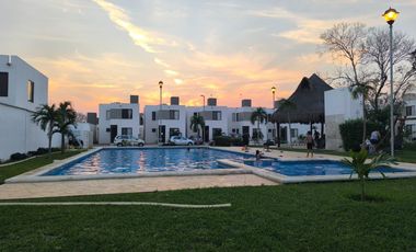 Casa en Fraccionamiento Privado, Piscina grande en Mérida
