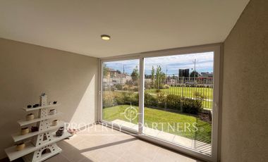 Moderno departamento con exclusivo jardín