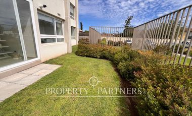 Moderno departamento con exclusivo jardín