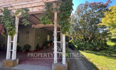 Gran casa patrimonial con lindos jardines