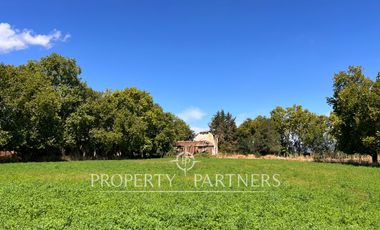 Gran casa patrimonial con lindos jardines