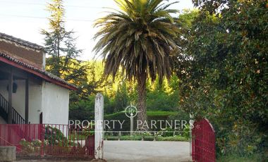 Gran casa patrimonial con lindos jardines