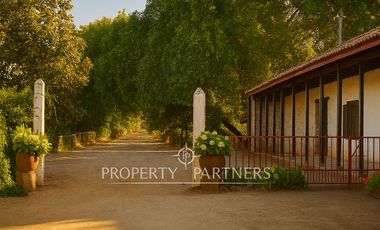 Gran casa patrimonial con lindos jardines