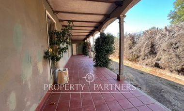Gran casa patrimonial con lindos jardines