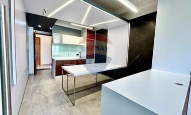 ARRIENDO Oficina Av. Chicureo 2 Ambientes