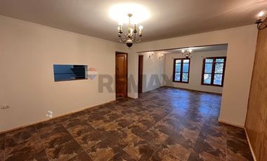 Se vende renovada y céntrica casa en Olmué