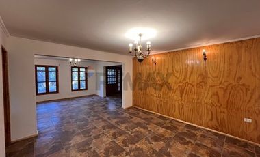 Se vende renovada y céntrica casa en Olmué