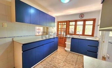 Se vende renovada y céntrica casa en Olmué
