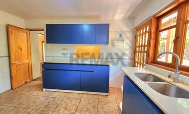Se vende renovada y céntrica casa en Olmué