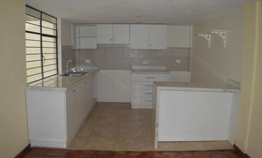 Venta Casa independiente frente a parque – Carapungo
