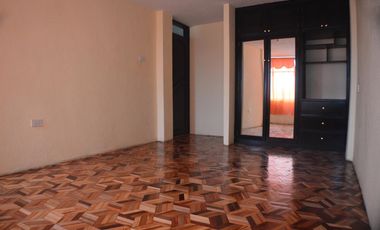 Venta Casa independiente frente a parque – Carapungo