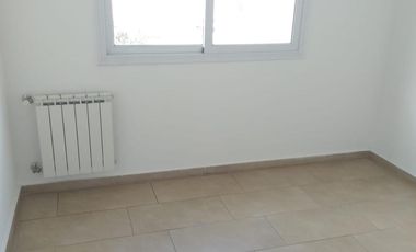 Duplex de 3 dormitorios -  B° cerrado Camino del Vuelo