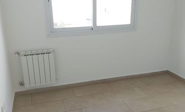 Duplex de 3 dormitorios -  B° cerrado Camino del Vuelo