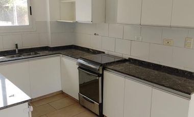 Duplex de 3 dormitorios -  B° cerrado Camino del Vuelo