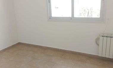 Duplex de 3 dormitorios -  B° cerrado Camino del Vuelo